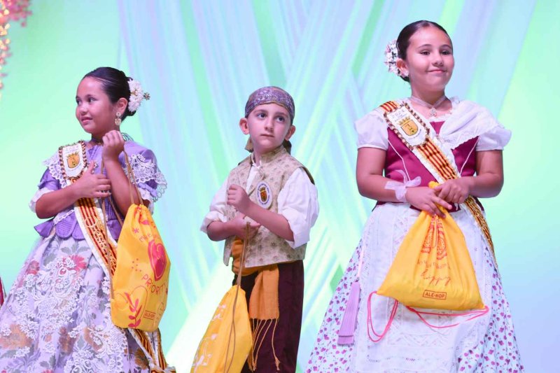 GALERIA de FOTOS d’una PRESENTACIÓ de les FESTES de JULIOL de PEDREGUER molt MUSICAL GALERIA de FOTOS d’una PRESENTACIÓ de les FESTES de JULIOL de PEDREGUER molt MUSICAL